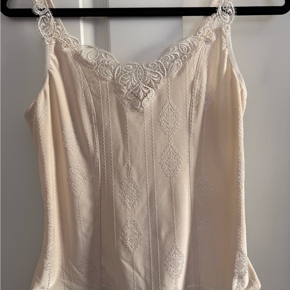 4 Arianne Camisoles included one price - Picture 10 of 16